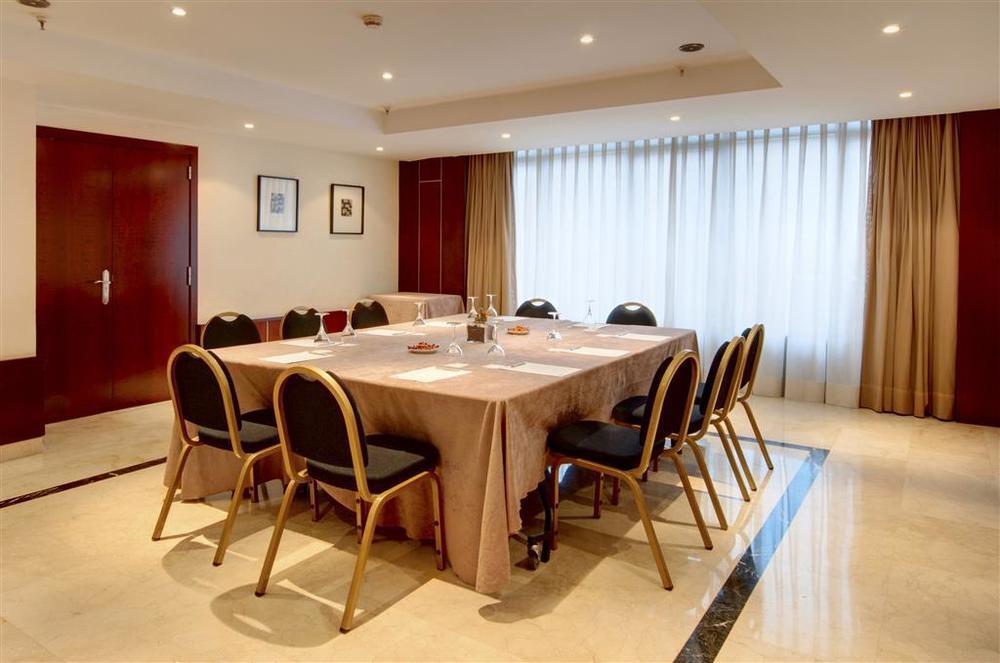 Hotel Madrid Plaza de España, Affiliated by Meliá Instalações foto